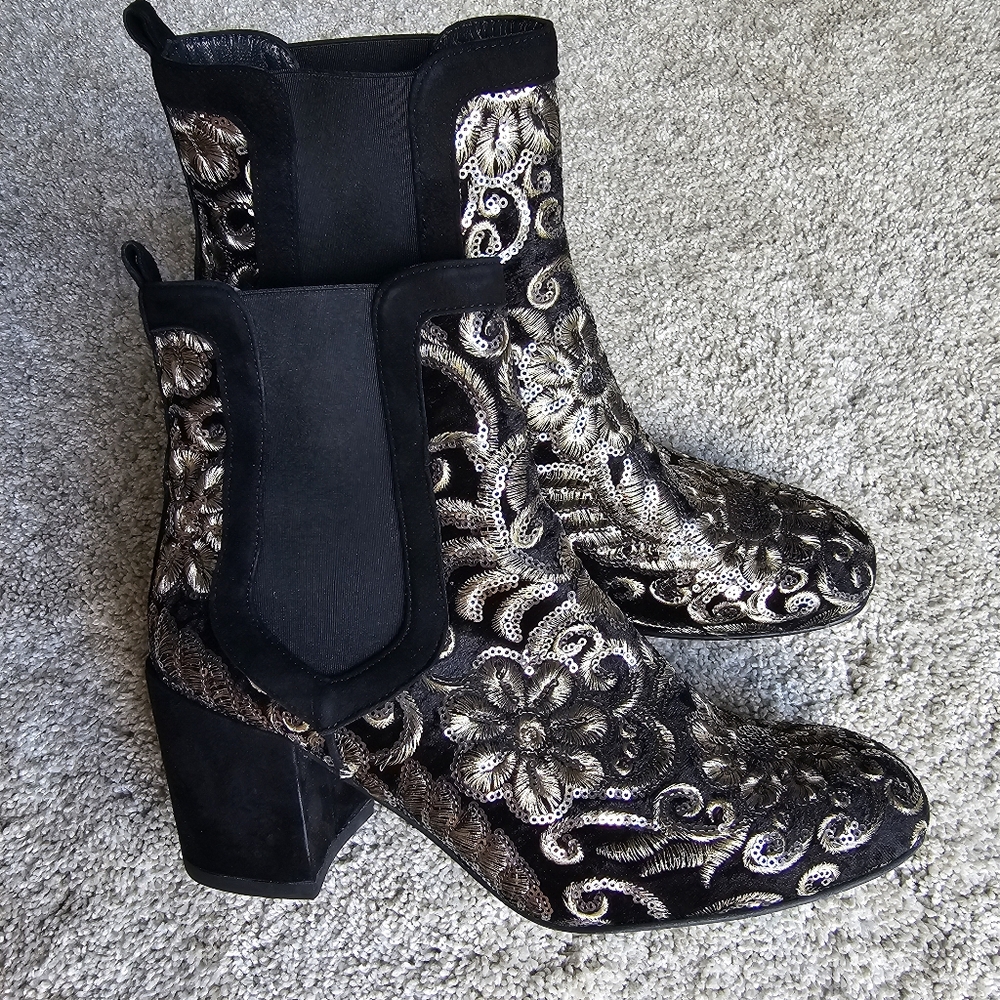 Stuart Weitzman Mediate Black Radiant Velvet Gold Sequins bootie Size 10 - Picture 5 of 17